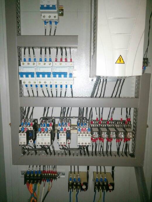 變頻供水控制柜功能特點及應(yīng)用范圍 變頻供水控制柜功能特點及應(yīng)用范圍